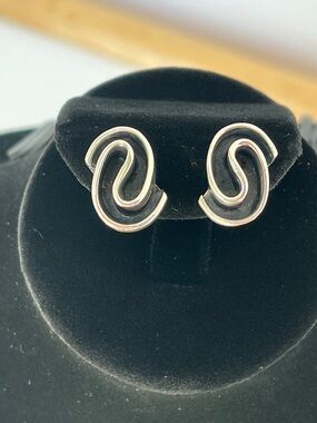 Sterling Silver 925 Swirl Earrings Black Enamel Modernist Minimalist Studs